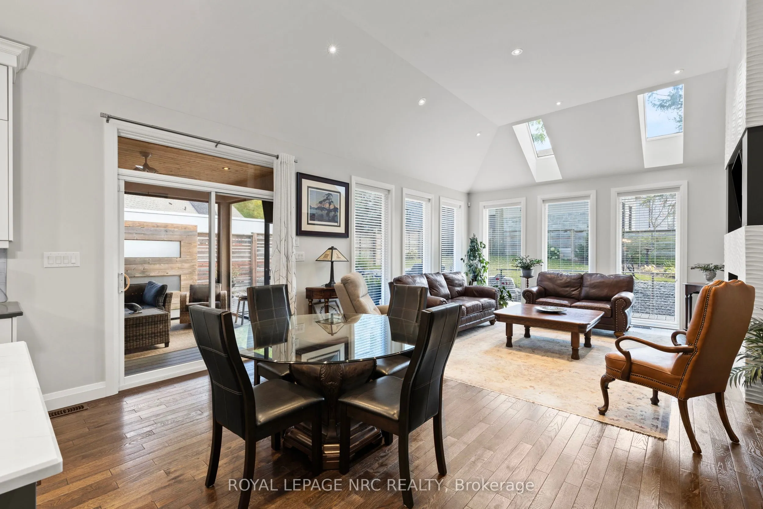 12 DAVID LOWREY Court