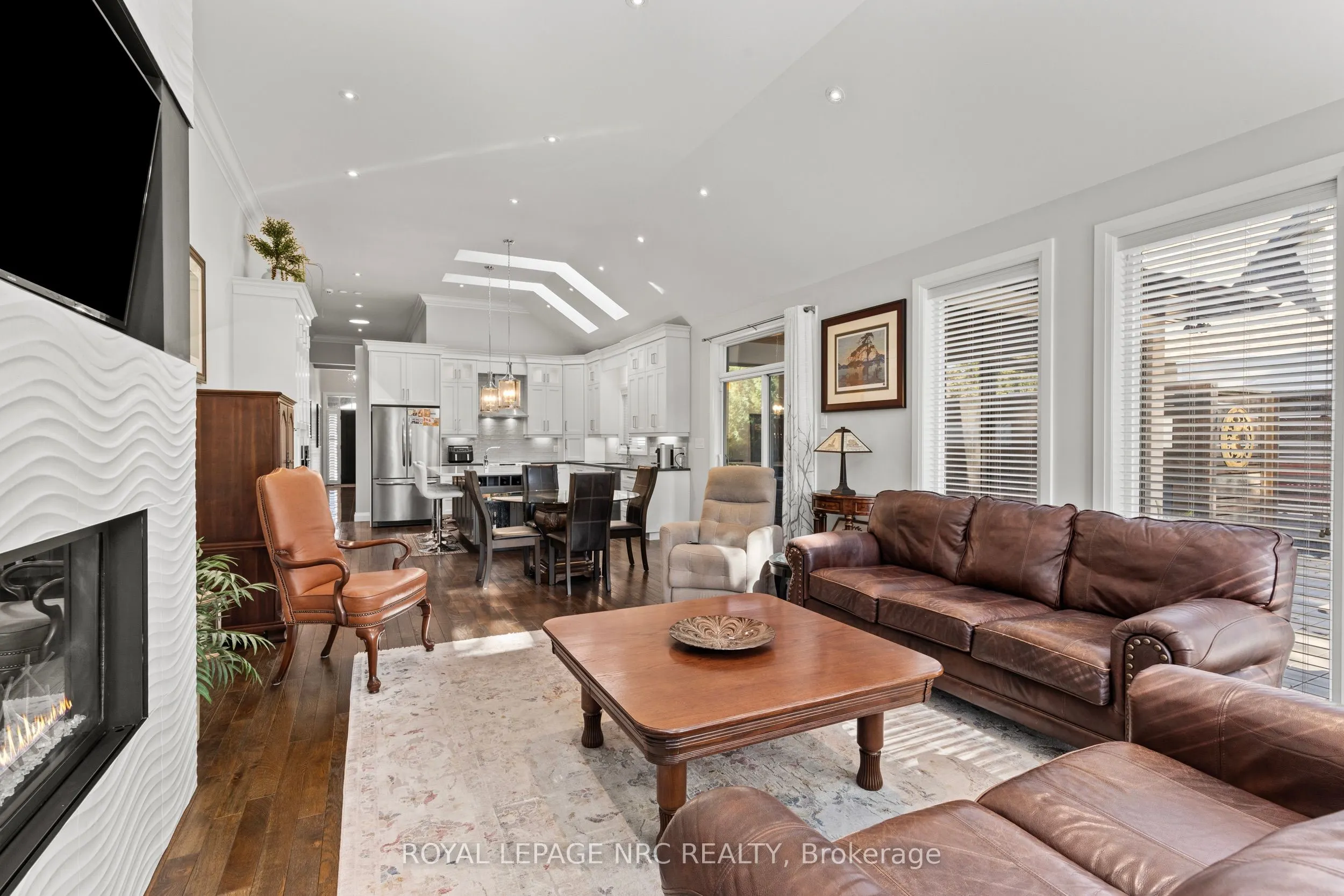 12 DAVID LOWREY Court