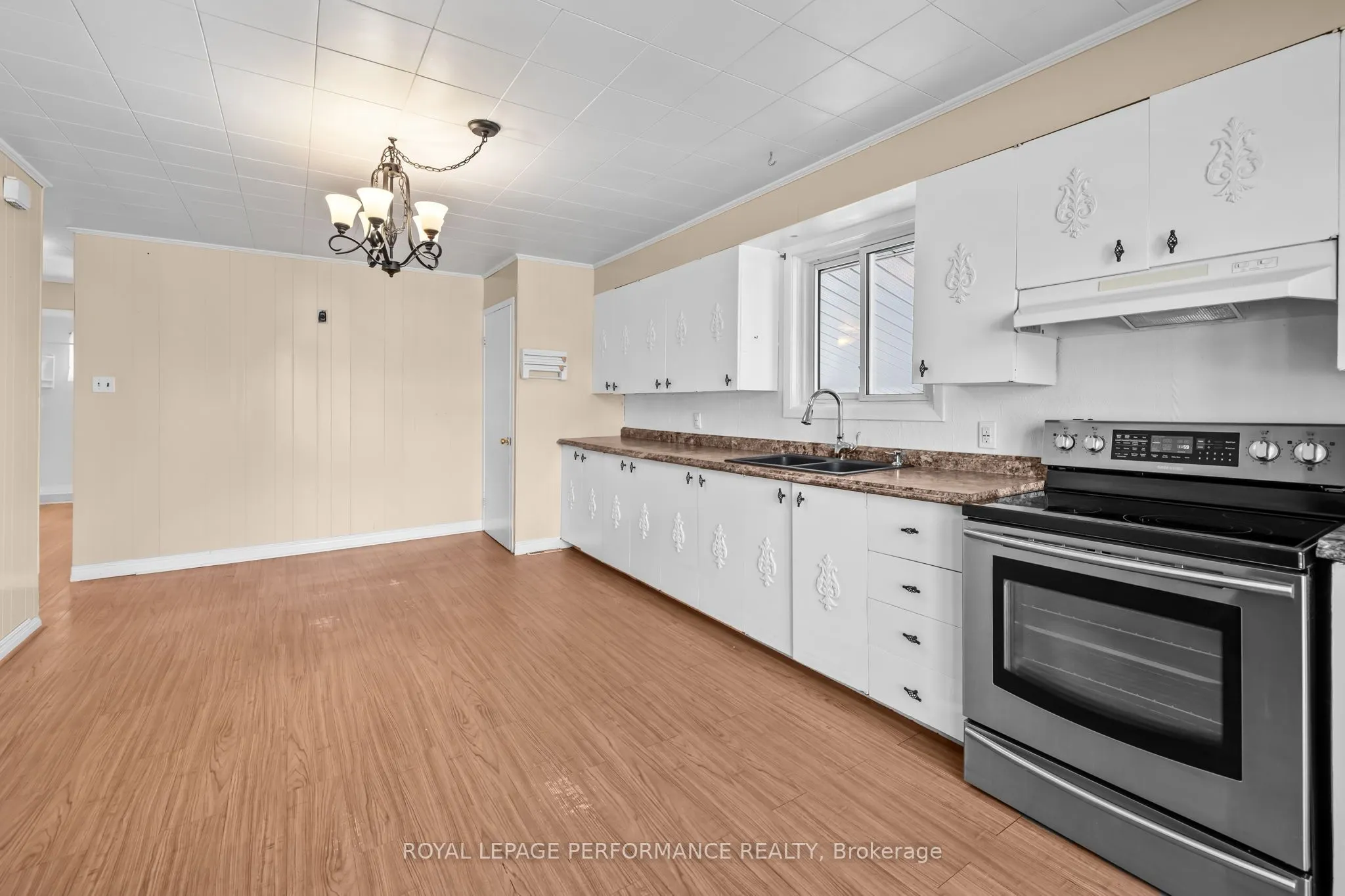 108 Elgin Street W