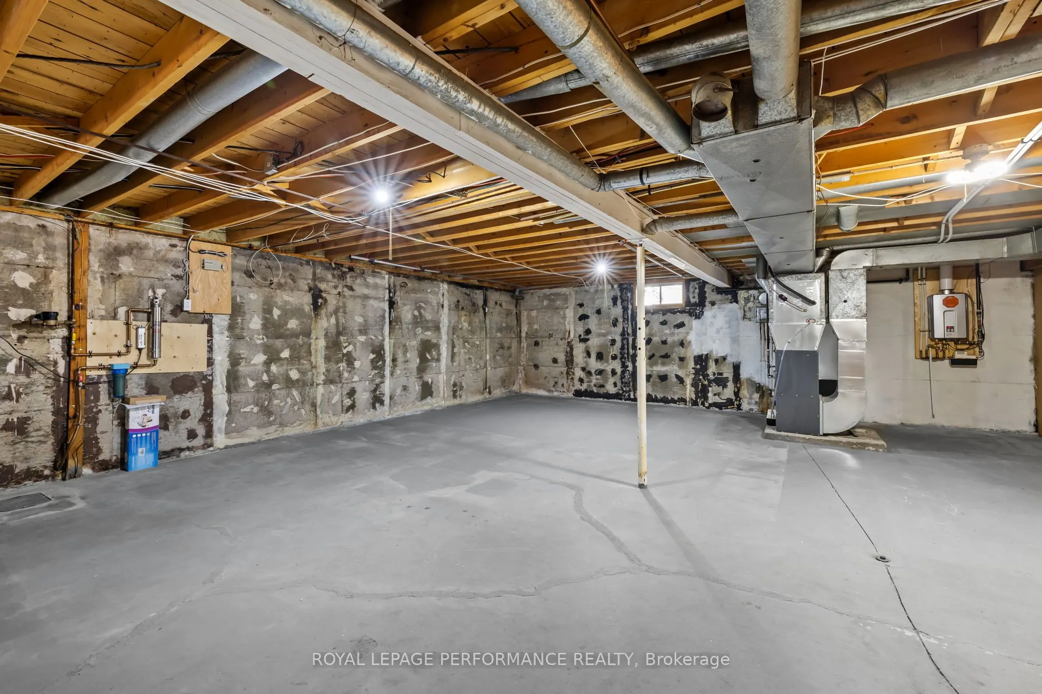 108 Elgin Street W