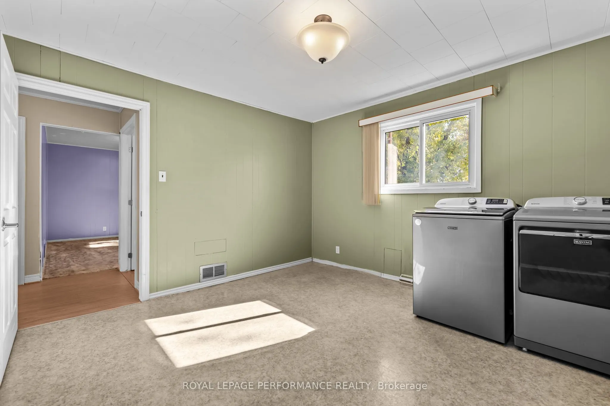 108 Elgin Street W