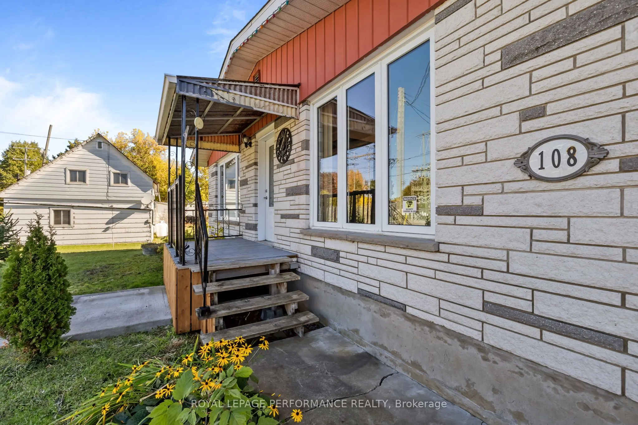 108 Elgin Street W