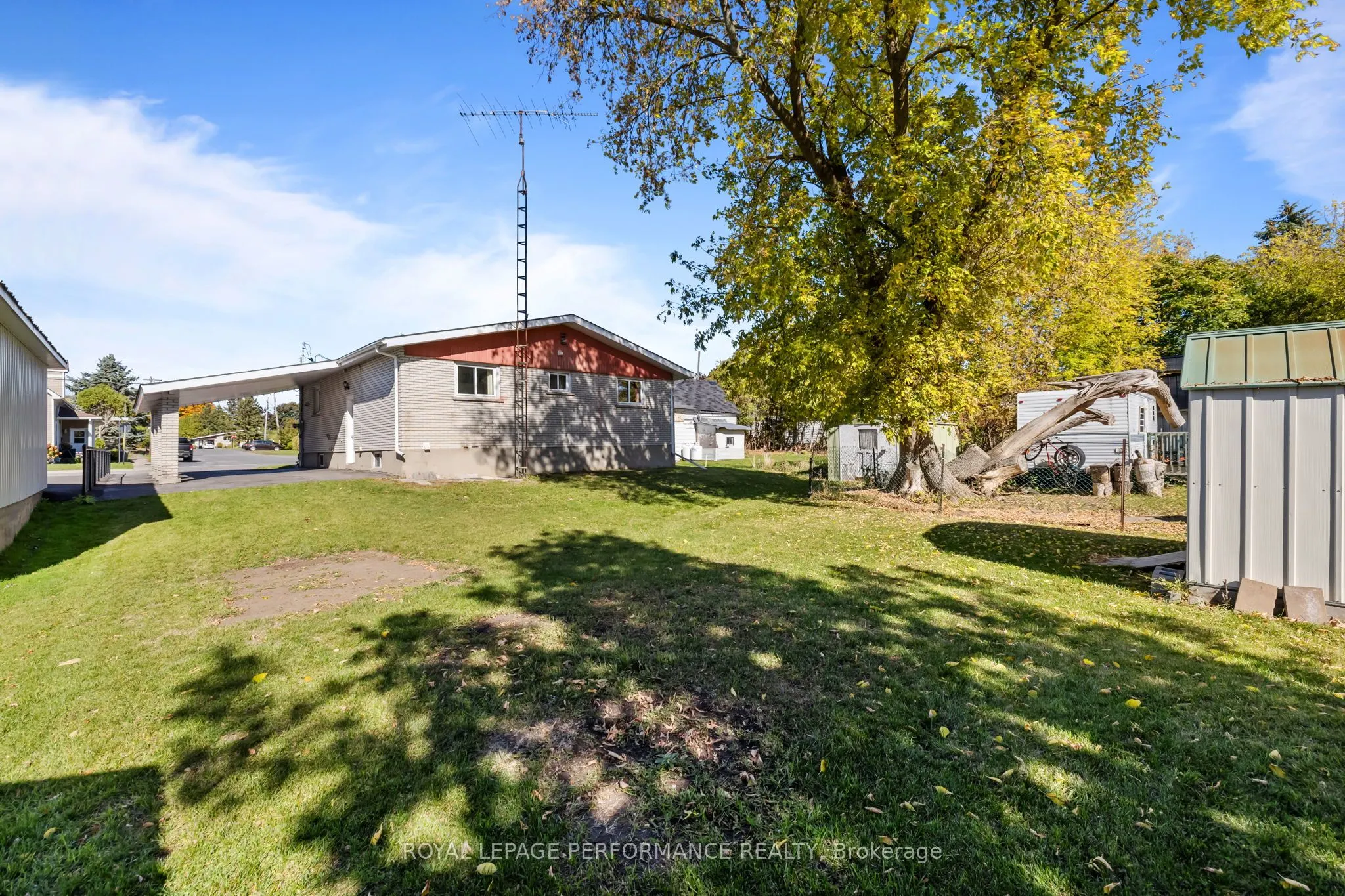 108 Elgin Street W
