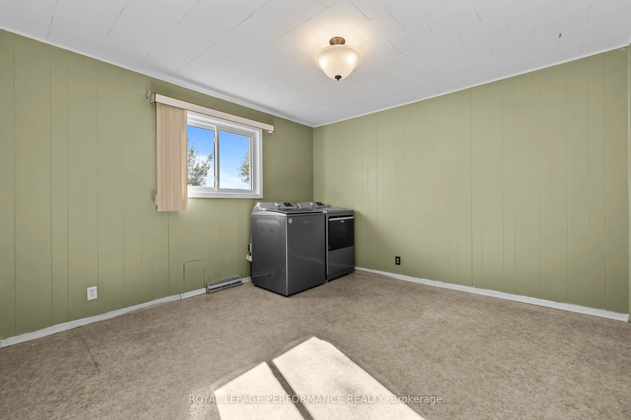 108 Elgin Street W