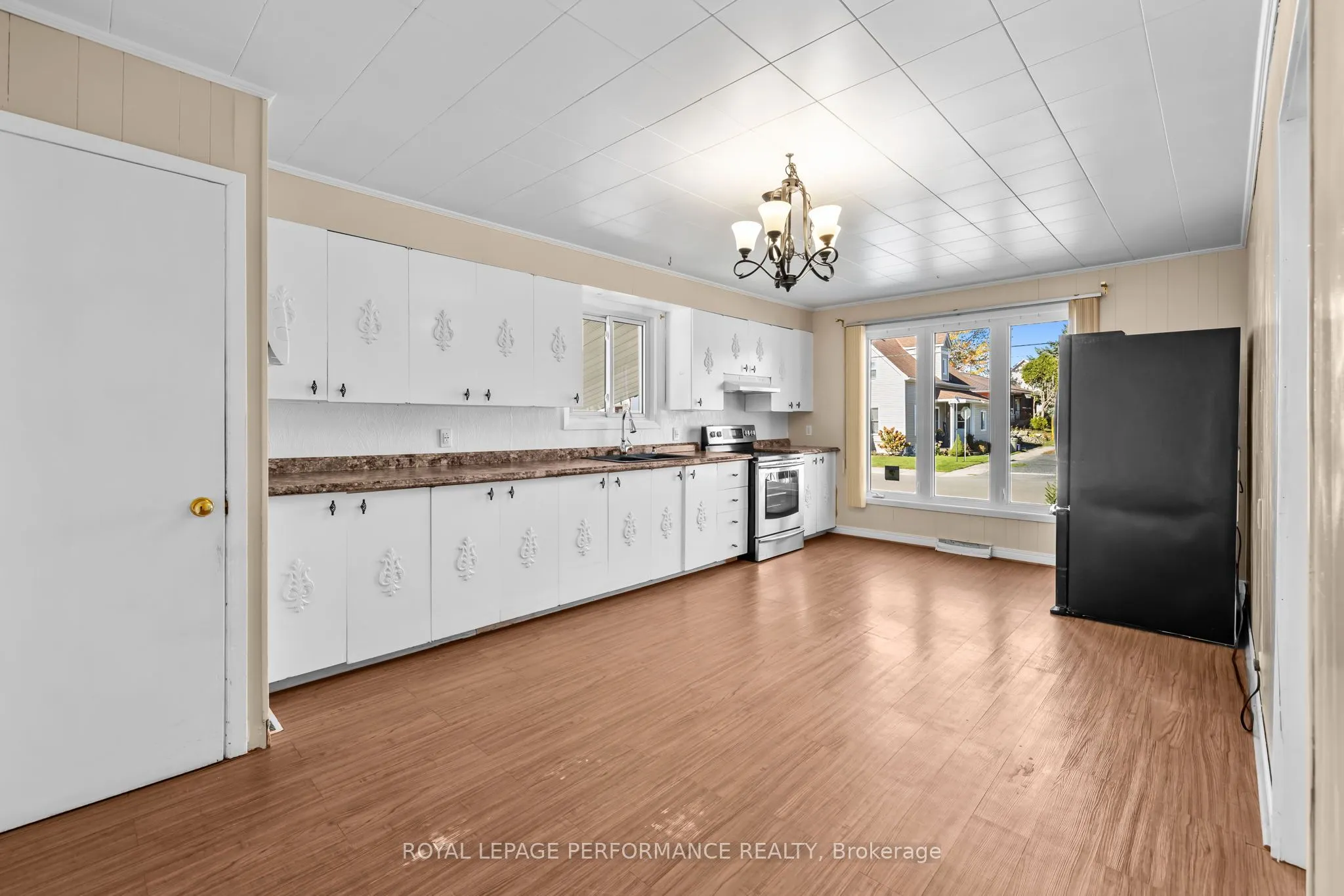 108 Elgin Street W
