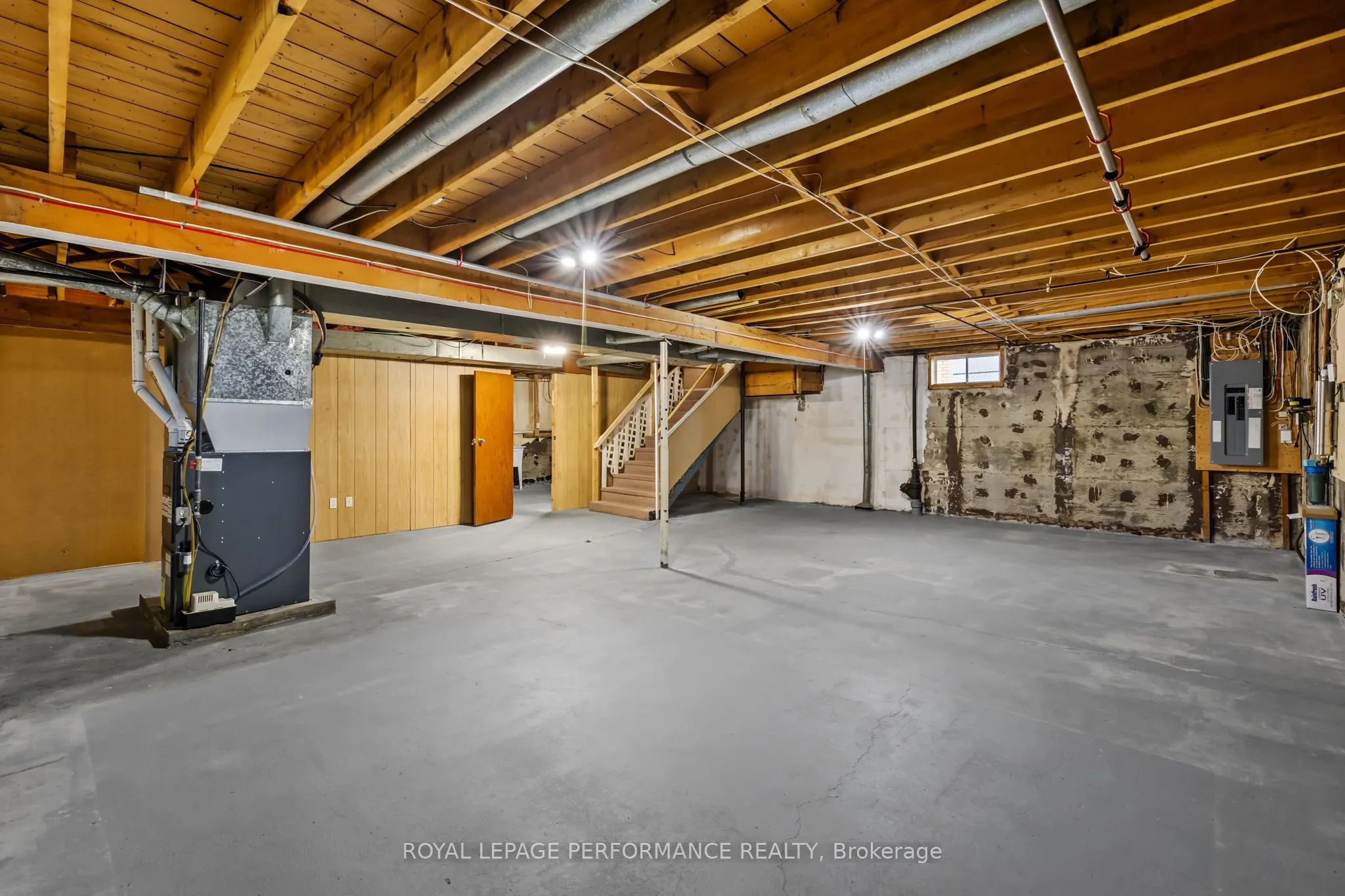 108 Elgin Street W