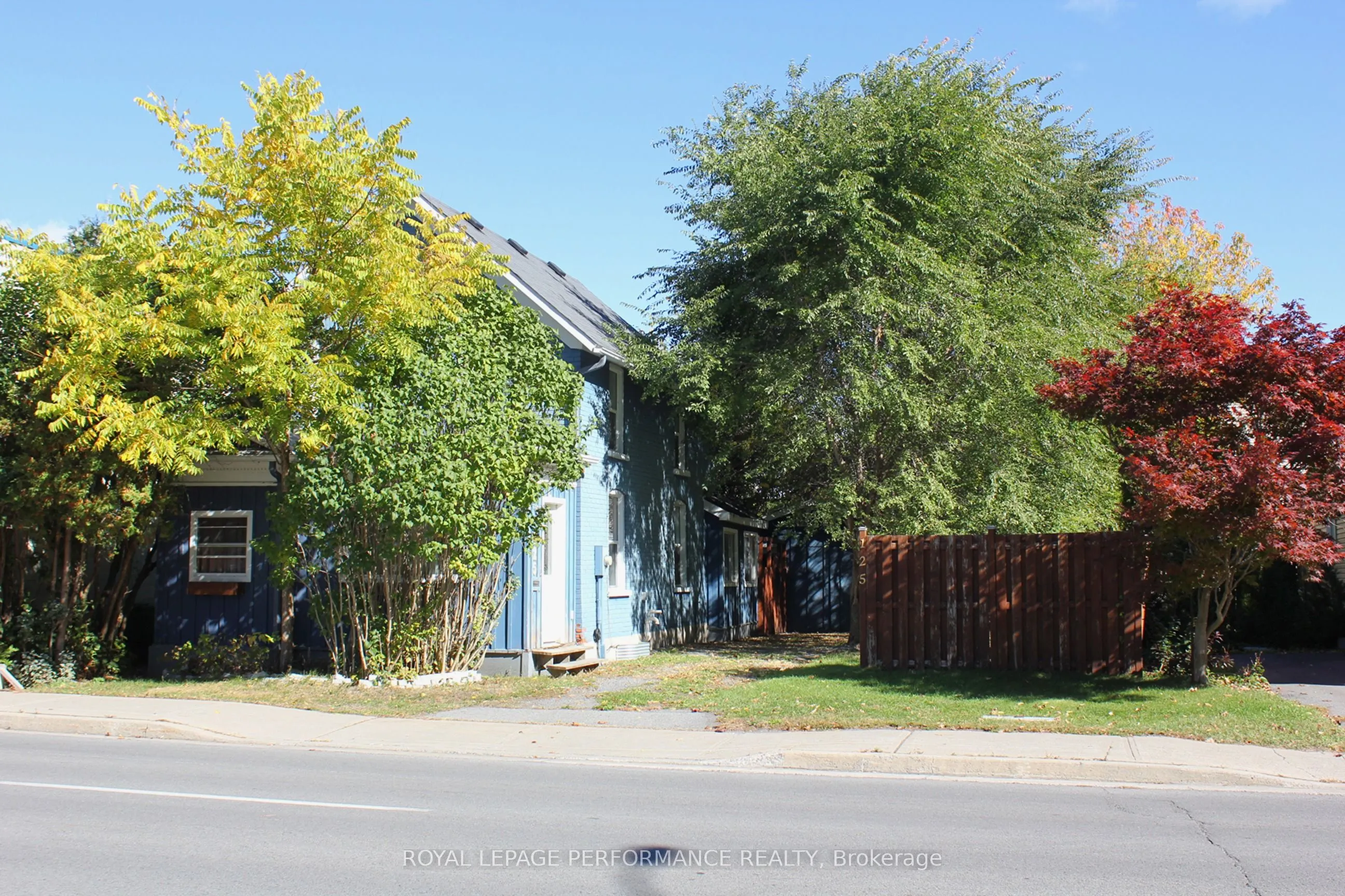125 Augustus Street S