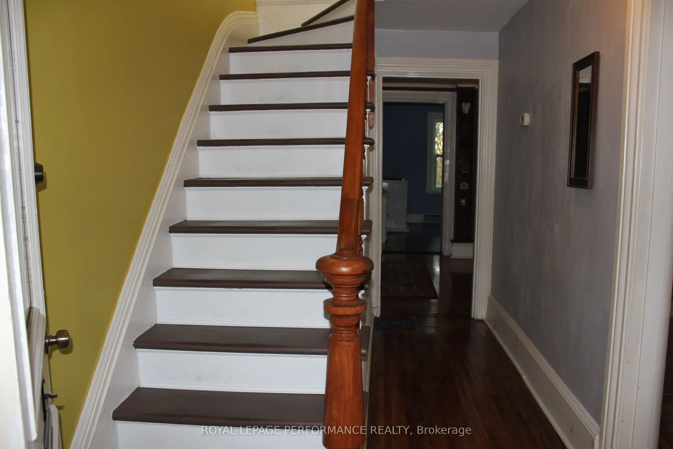 125 Augustus Street S