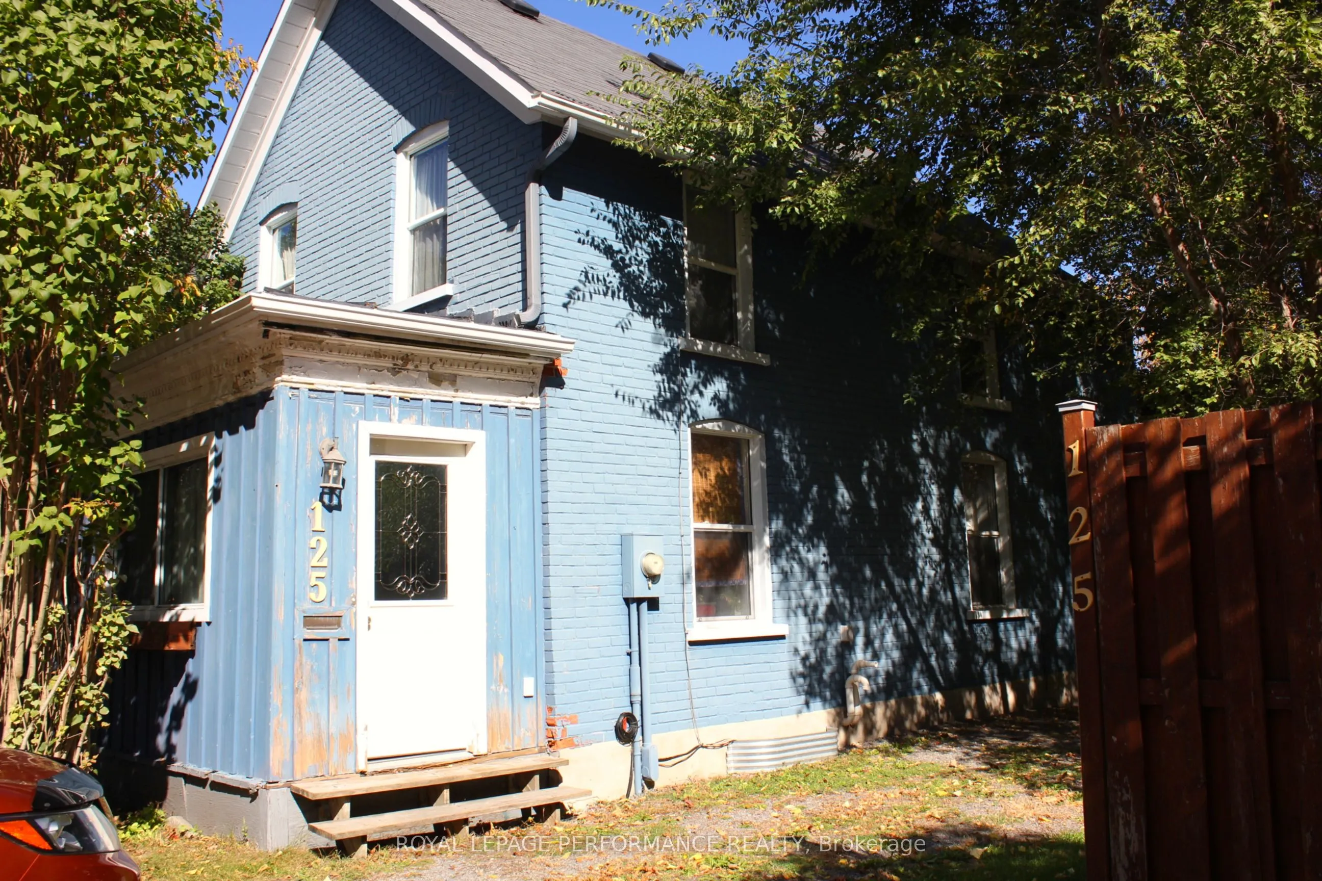 125 Augustus Street S
