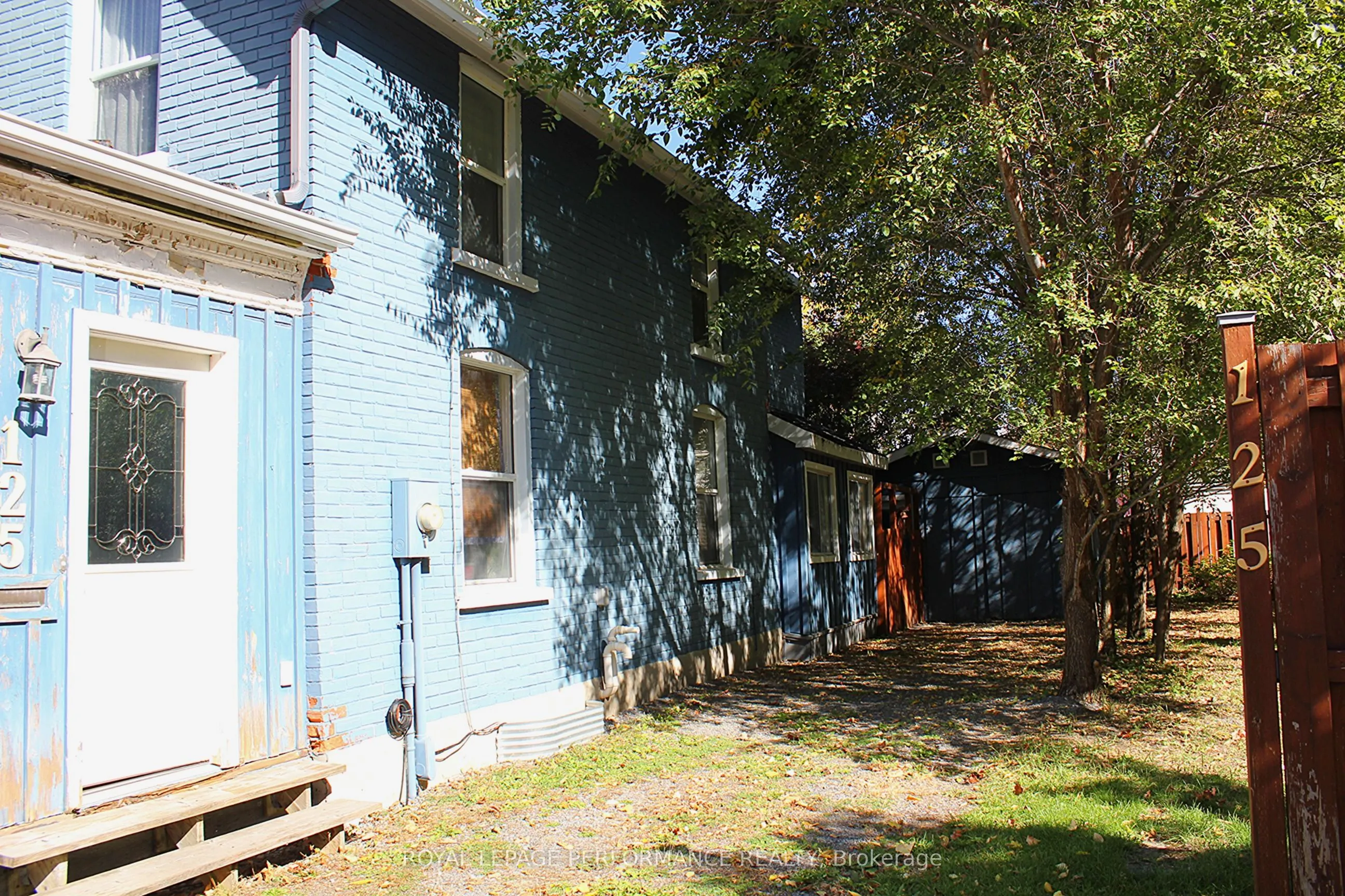 125 Augustus Street S