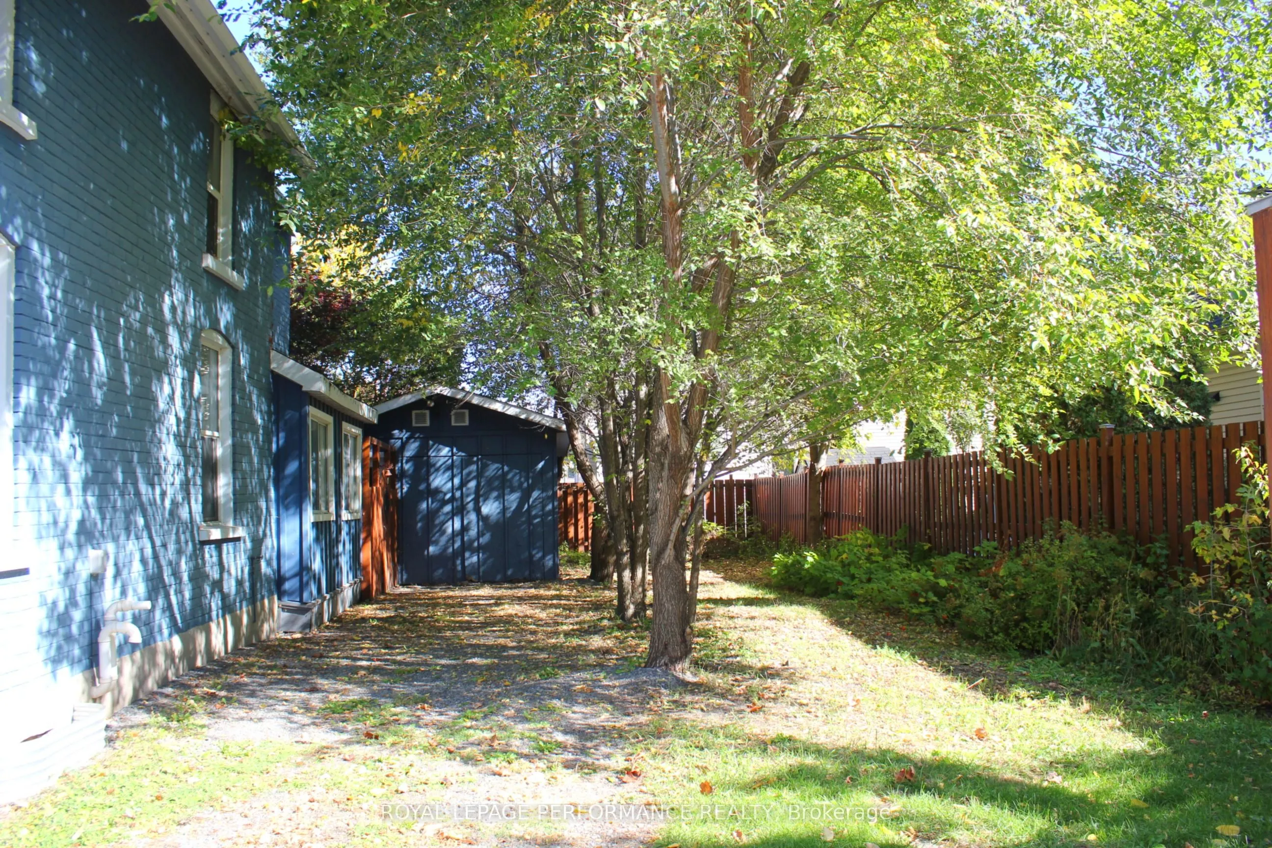 125 Augustus Street S