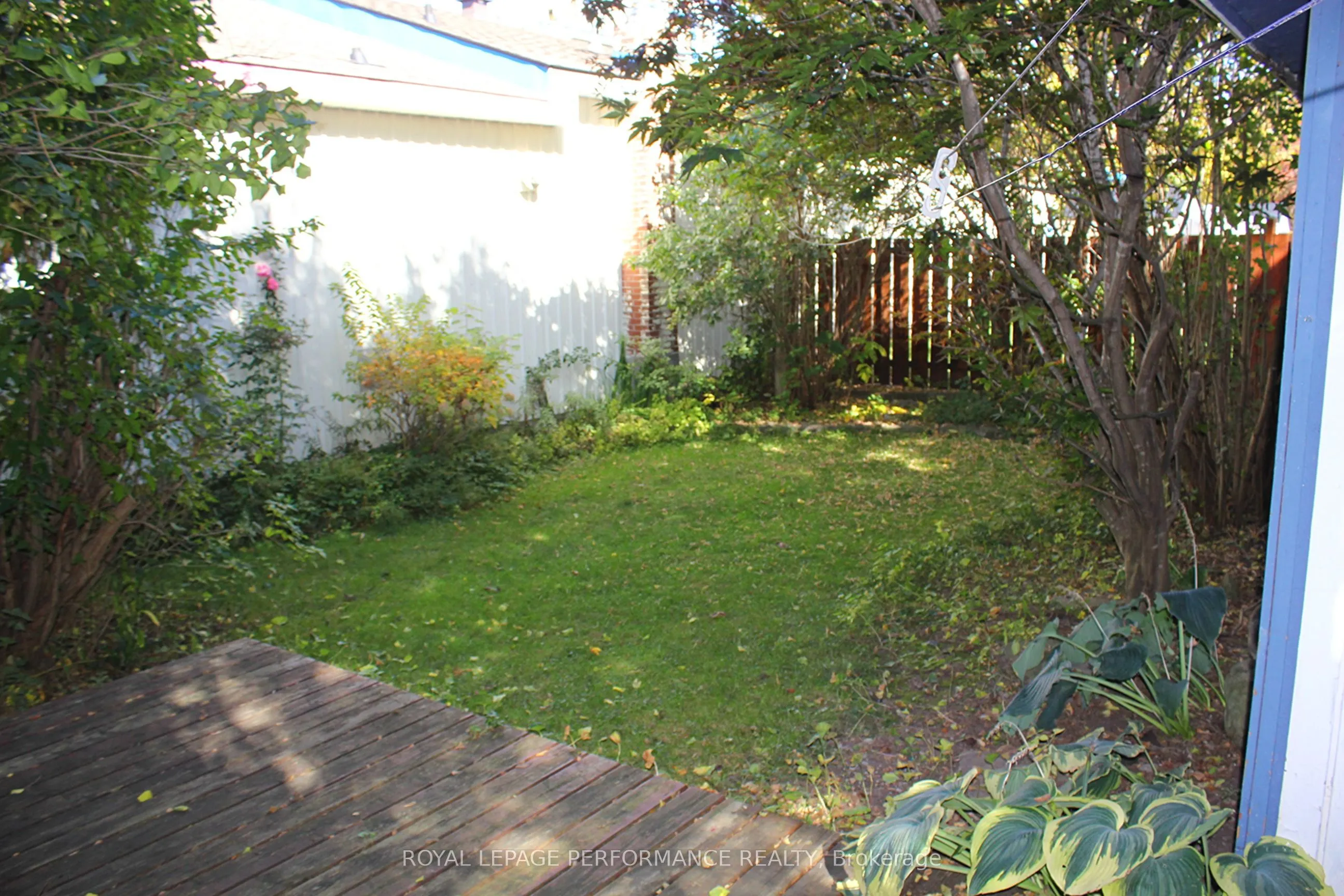 125 Augustus Street S