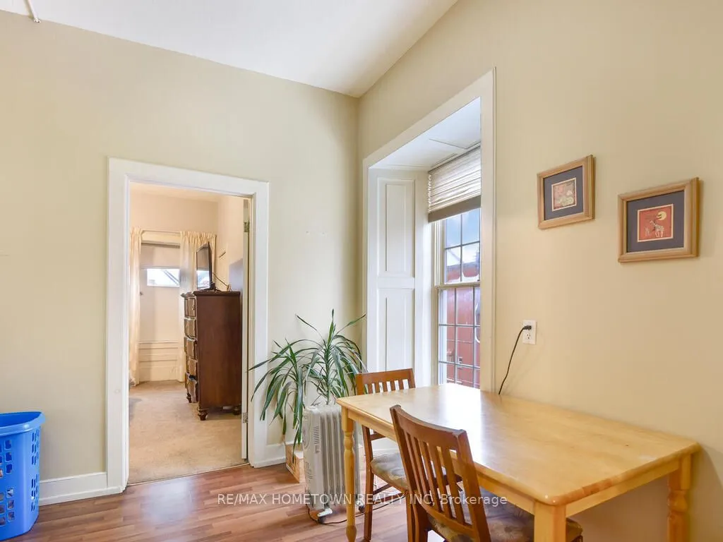 64 King Street E