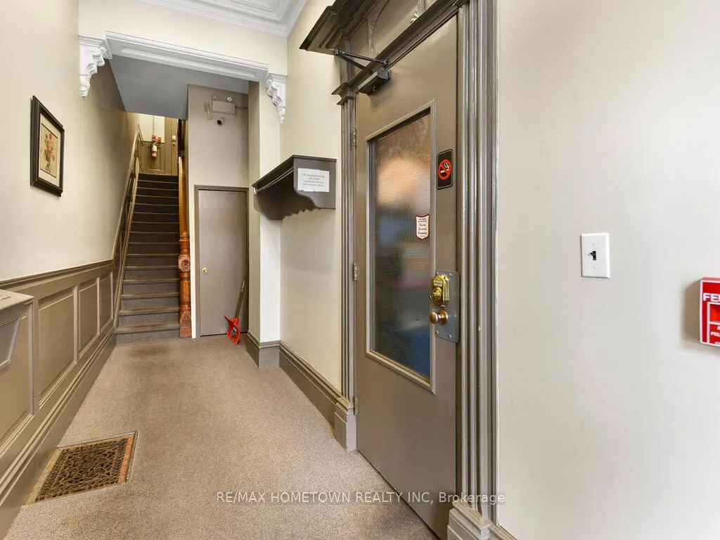 64 King Street E