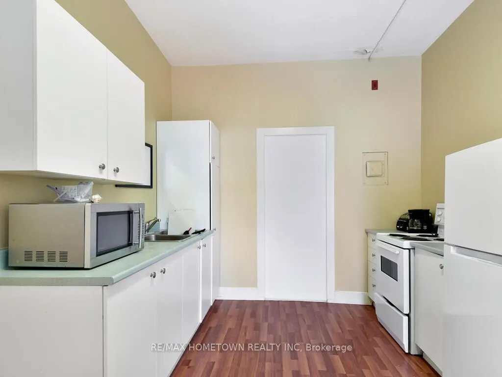 64 King Street E