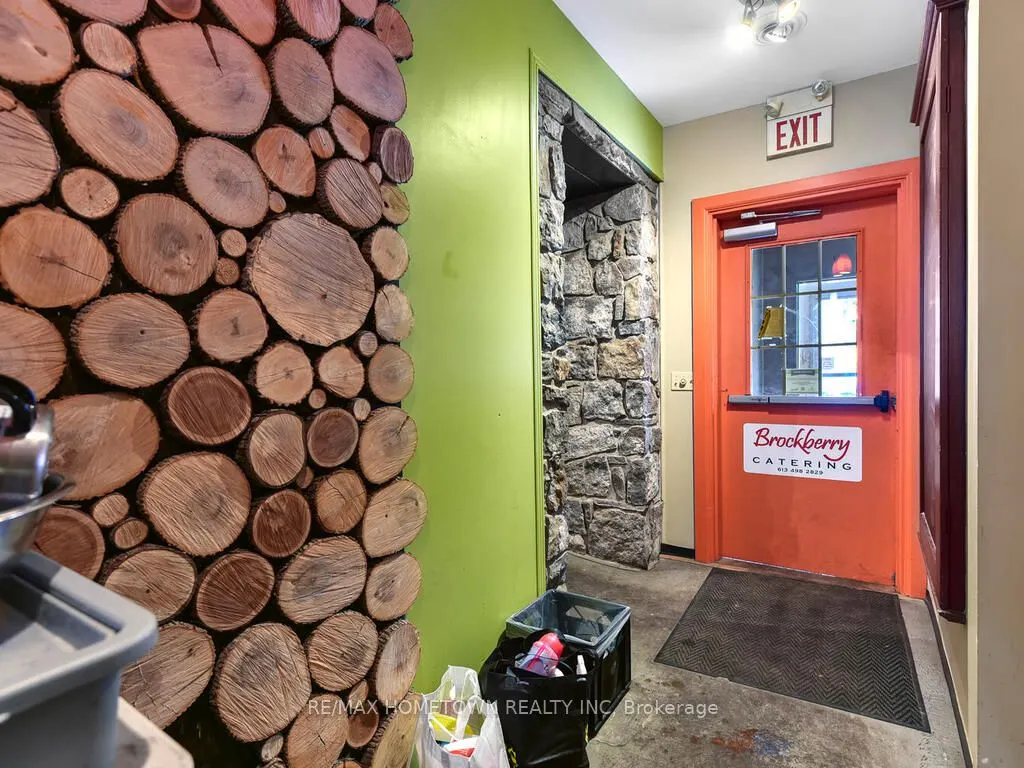 64 King Street E