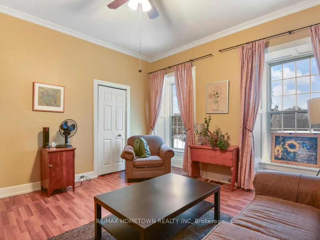 64 King Street E