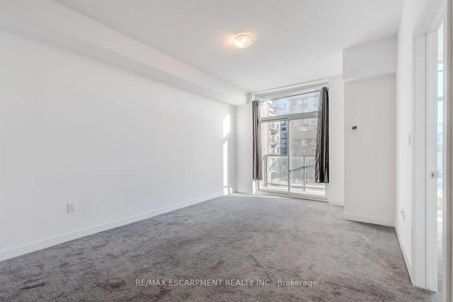 450 Dundas Street, #326