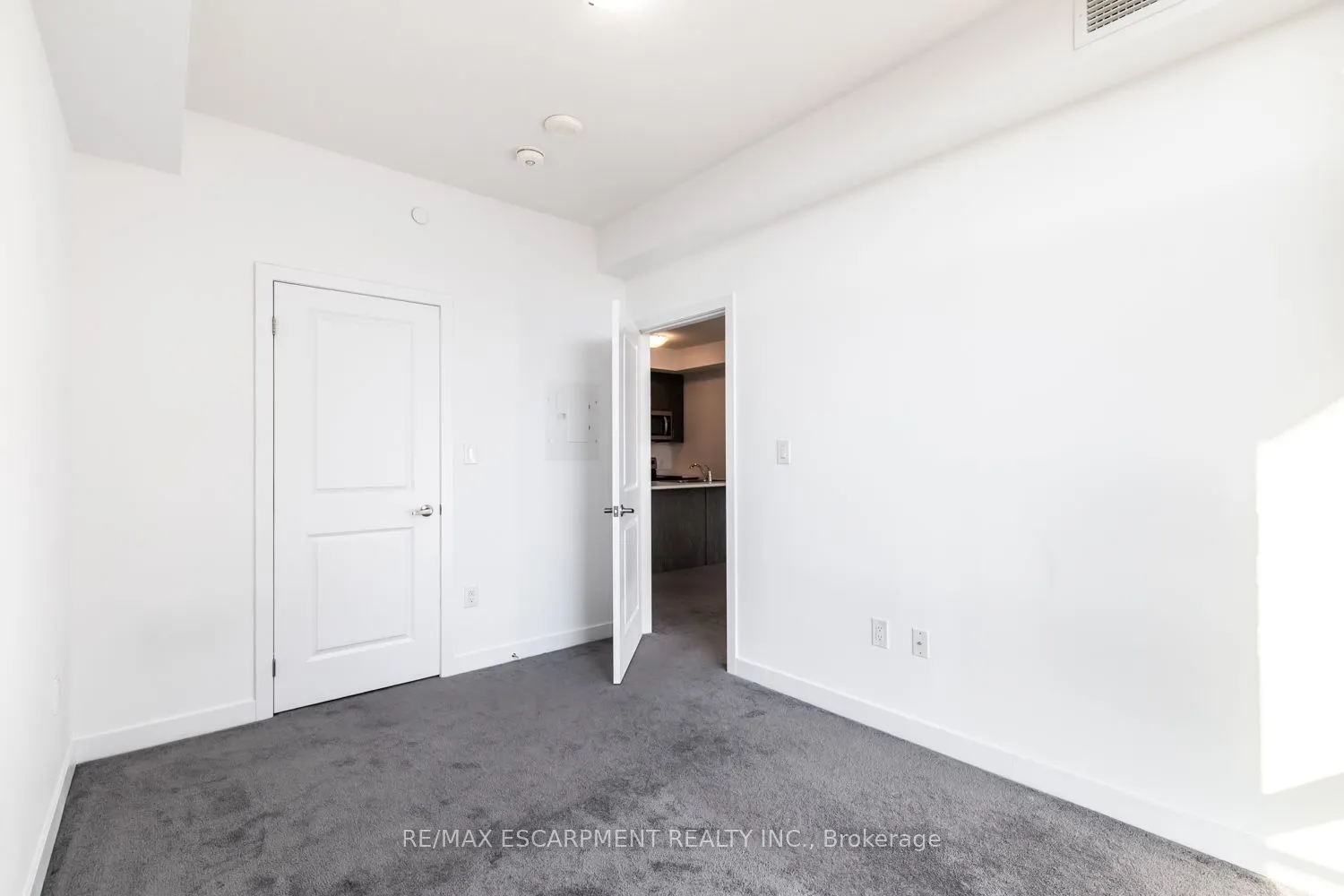 450 Dundas Street, #326