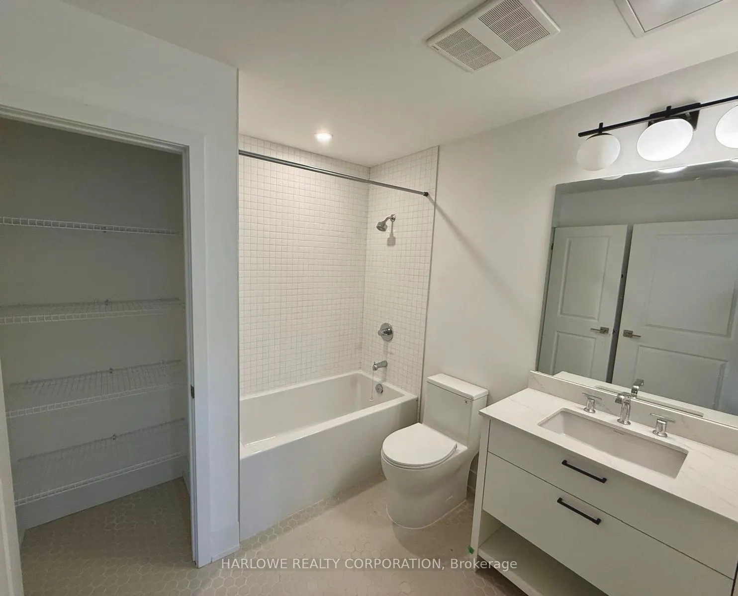 206 King Street W, #711