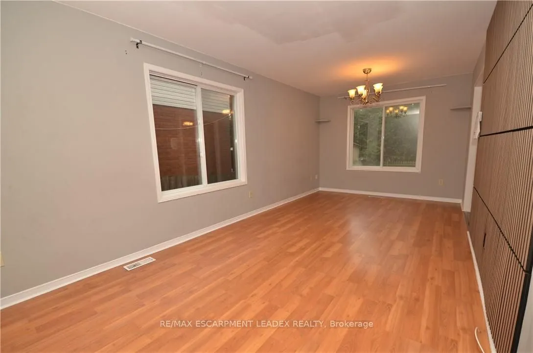 25 Devine Crescent