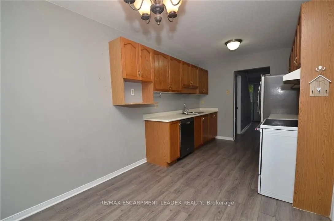 25 Devine Crescent