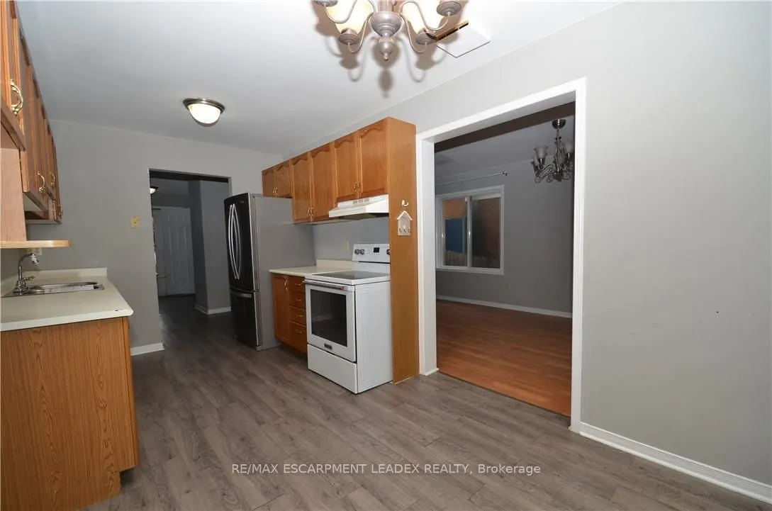 25 Devine Crescent