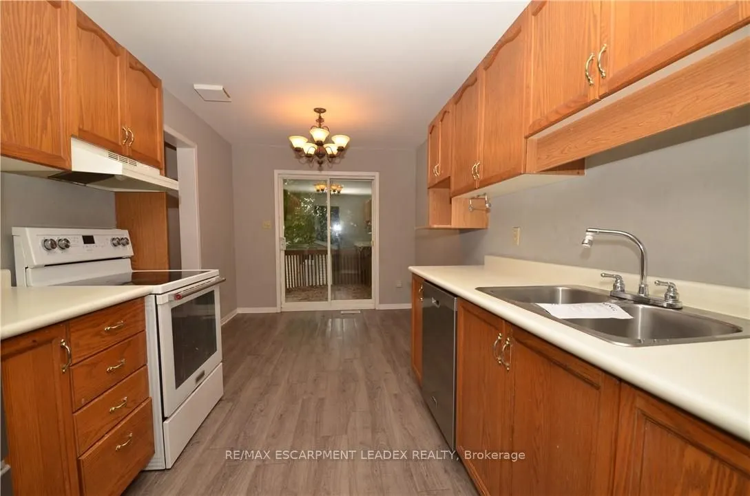 25 Devine Crescent