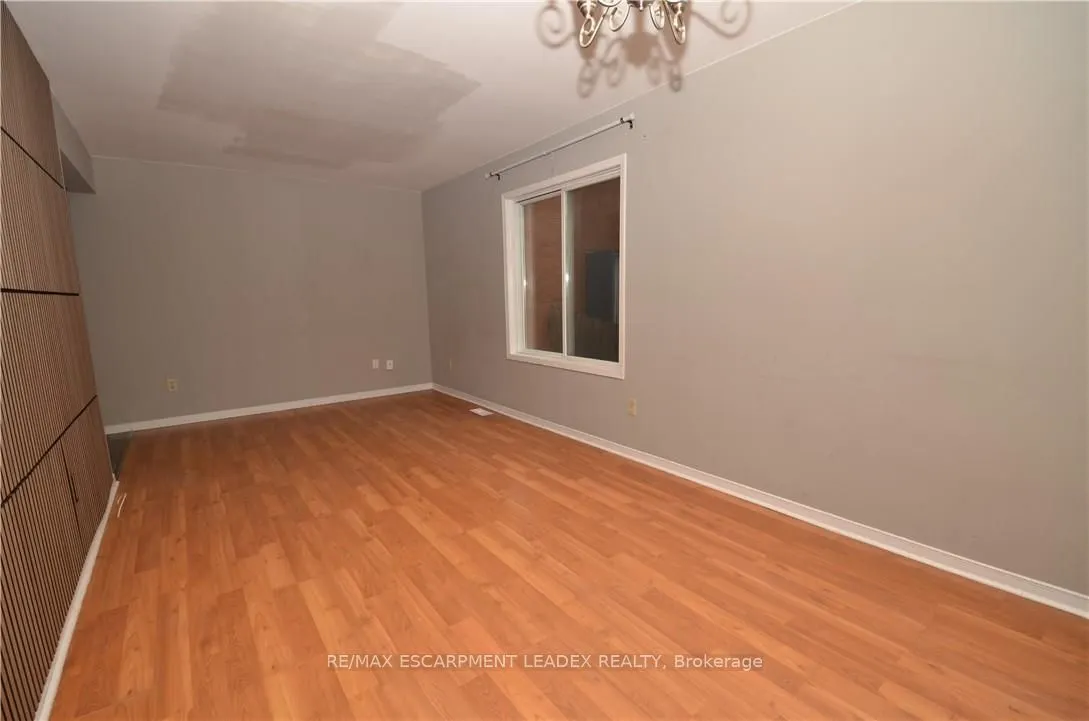 25 Devine Crescent