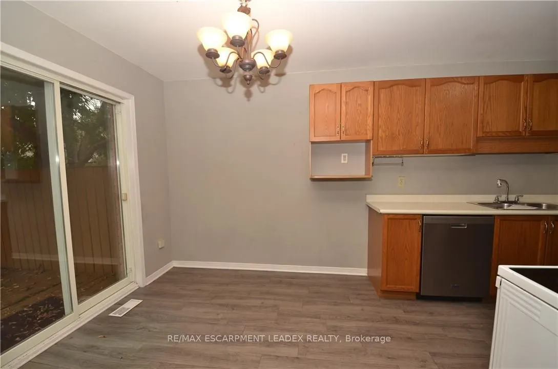 25 Devine Crescent