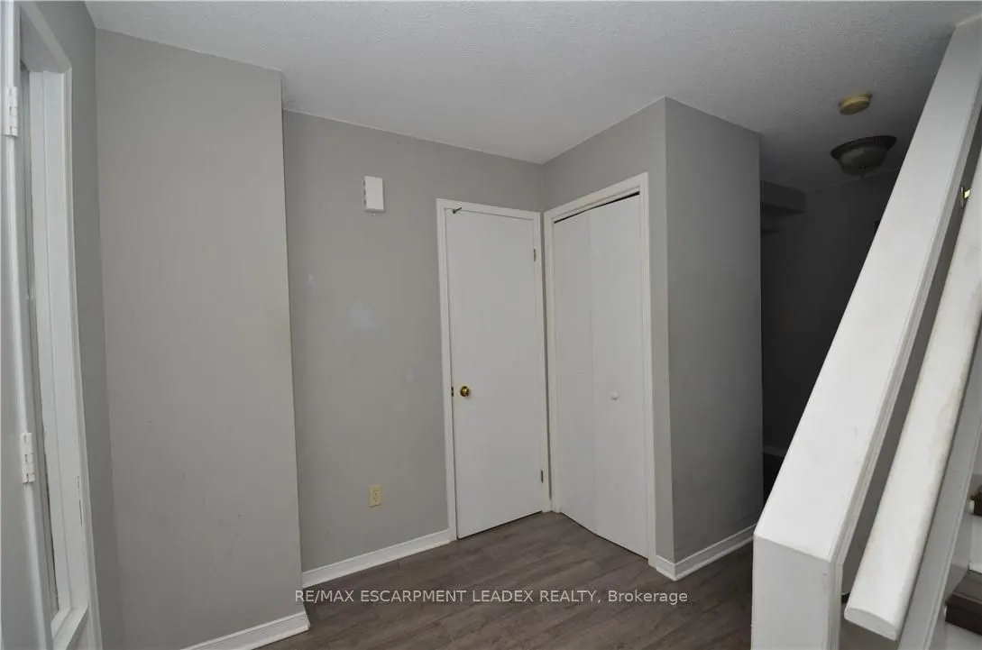 25 Devine Crescent