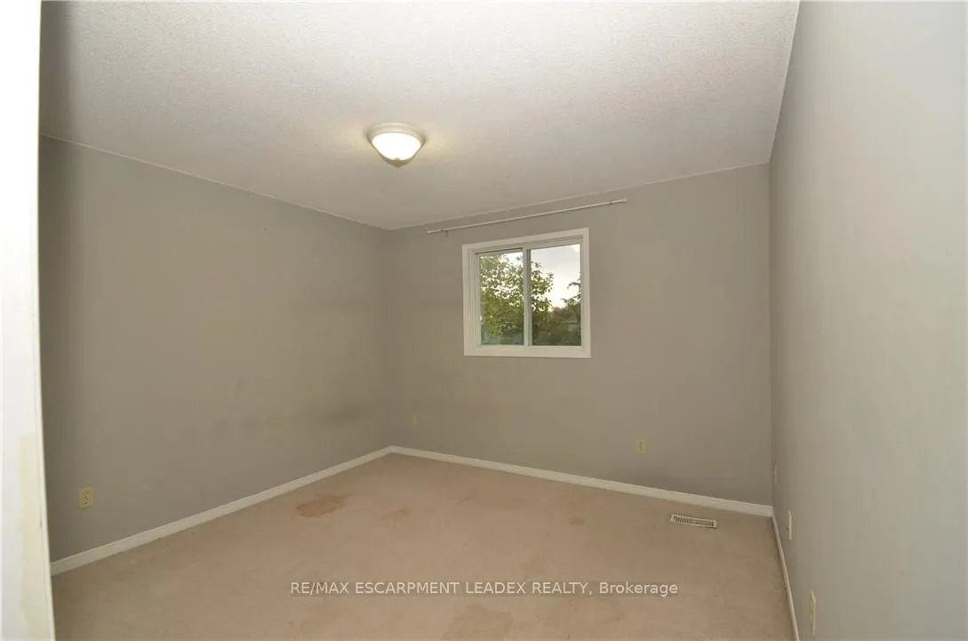 25 Devine Crescent