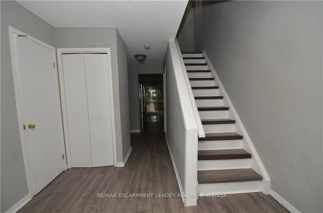 25 Devine Crescent