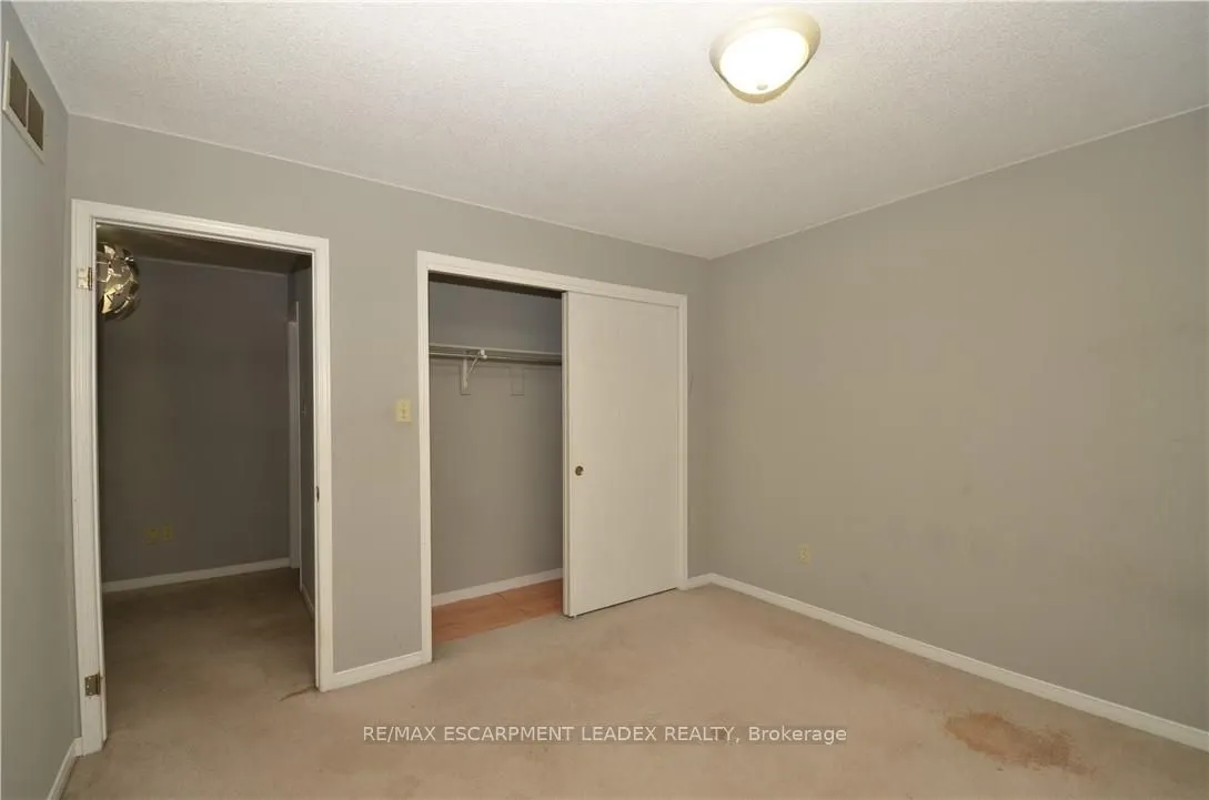 25 Devine Crescent