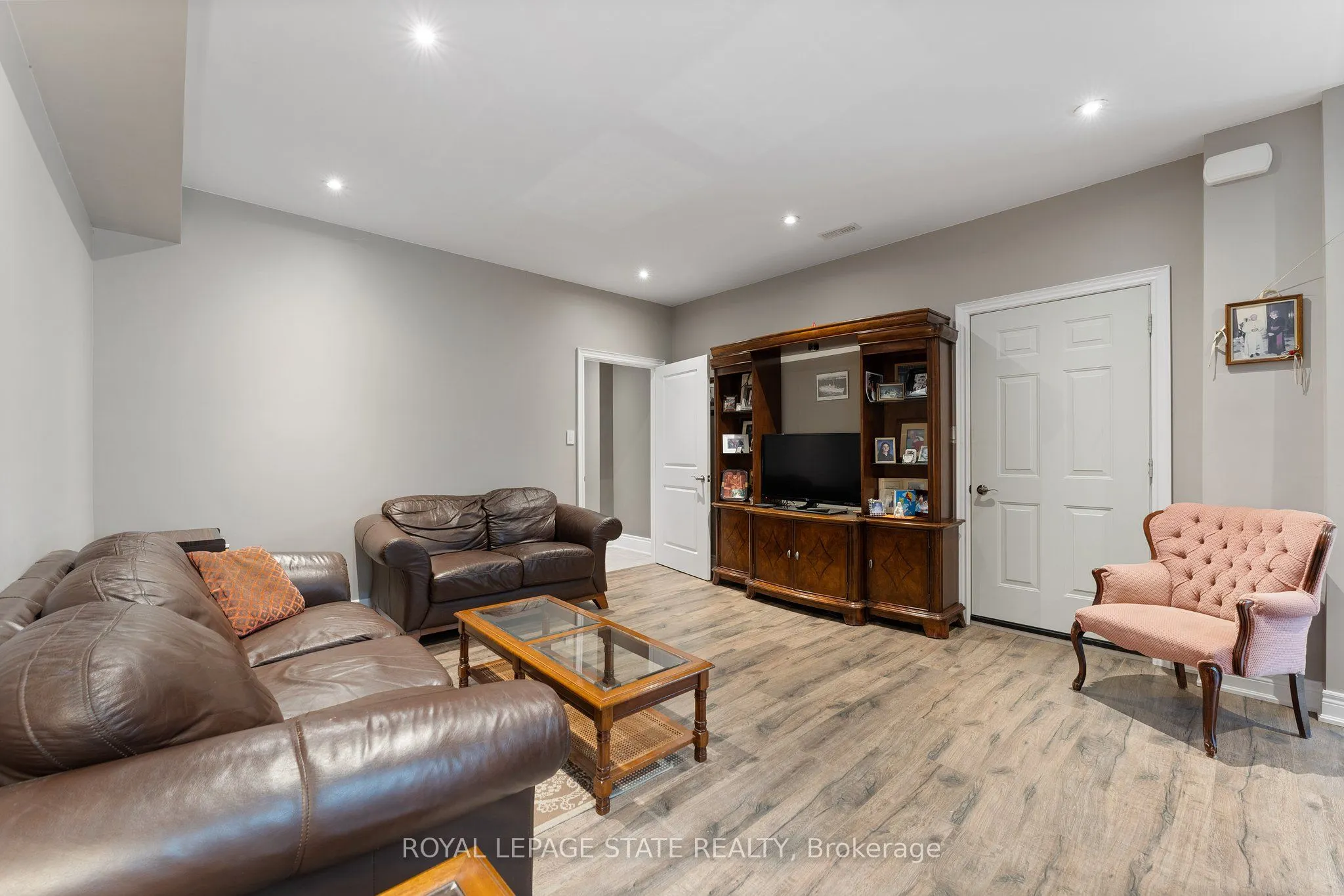9848 Twenty Road W