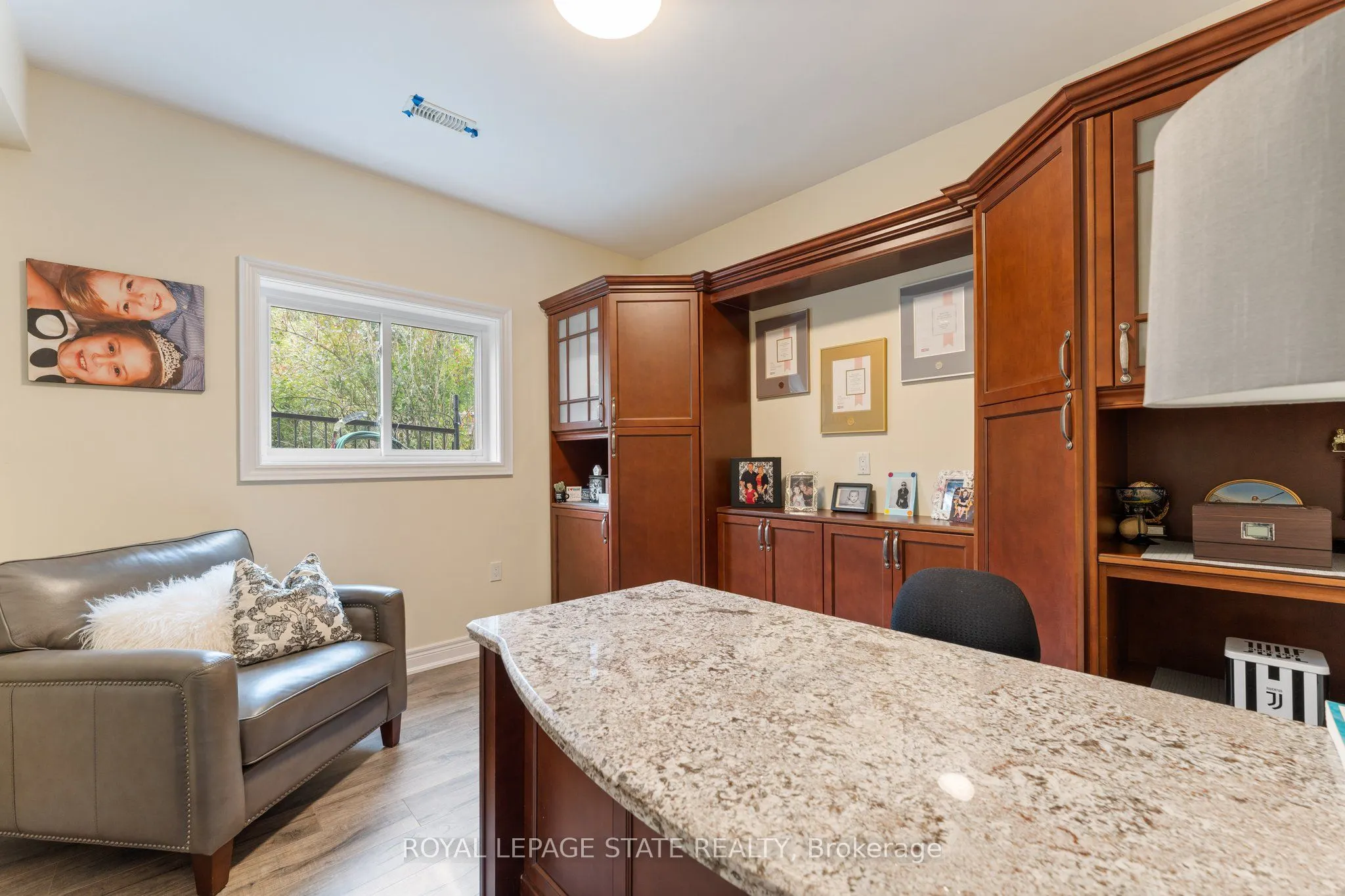 9848 Twenty Road W