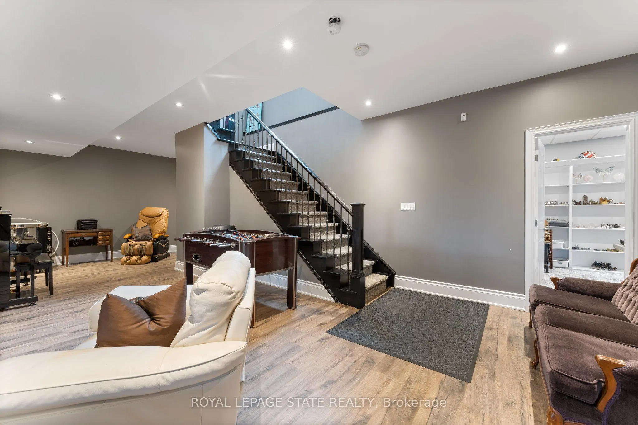 9848 Twenty Road W