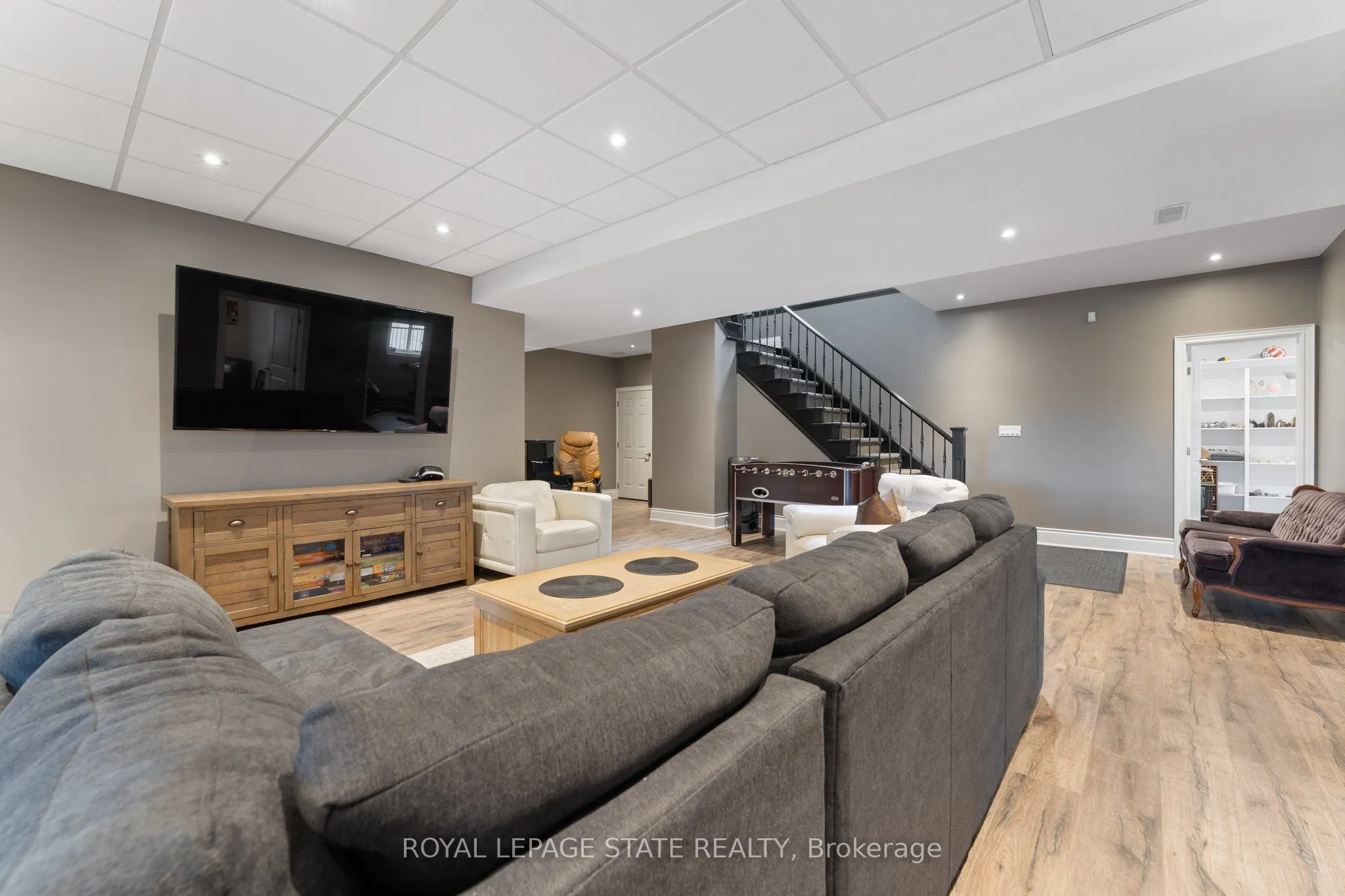 9848 Twenty Road W