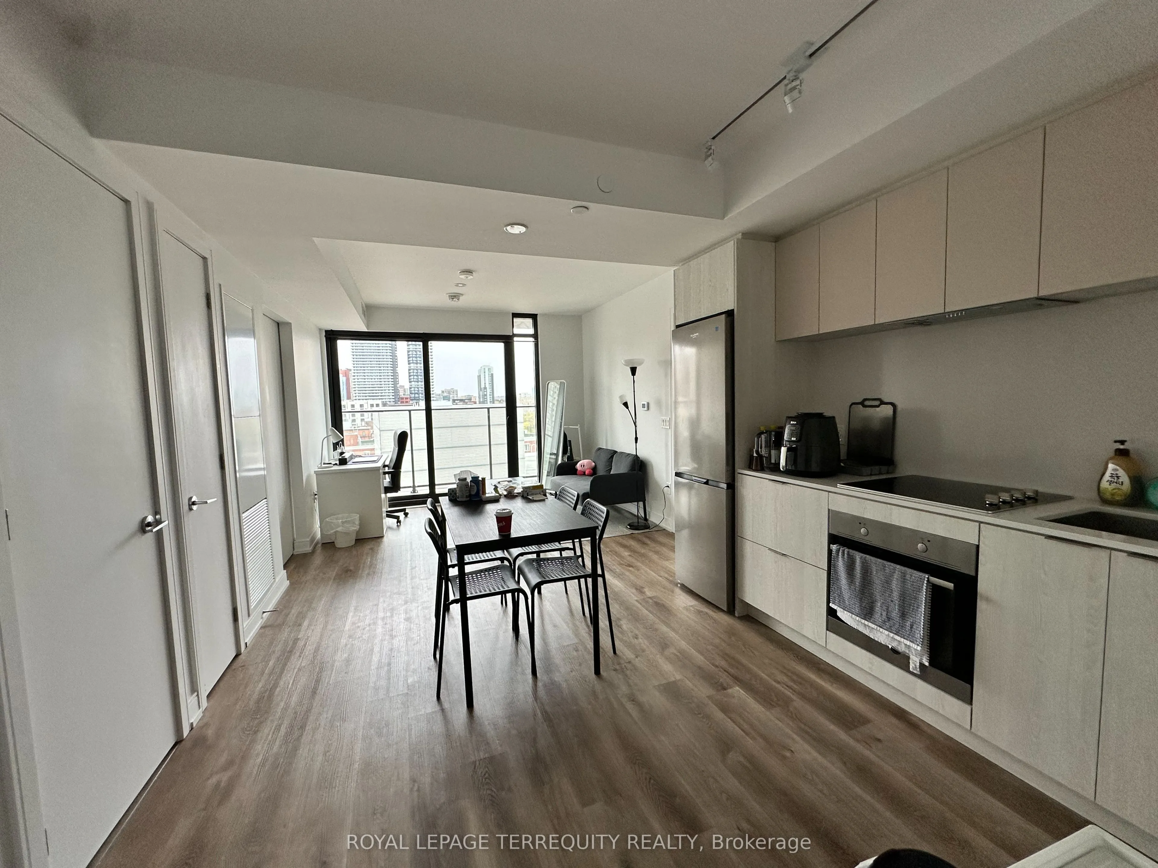 1 Jarvis Street, #812