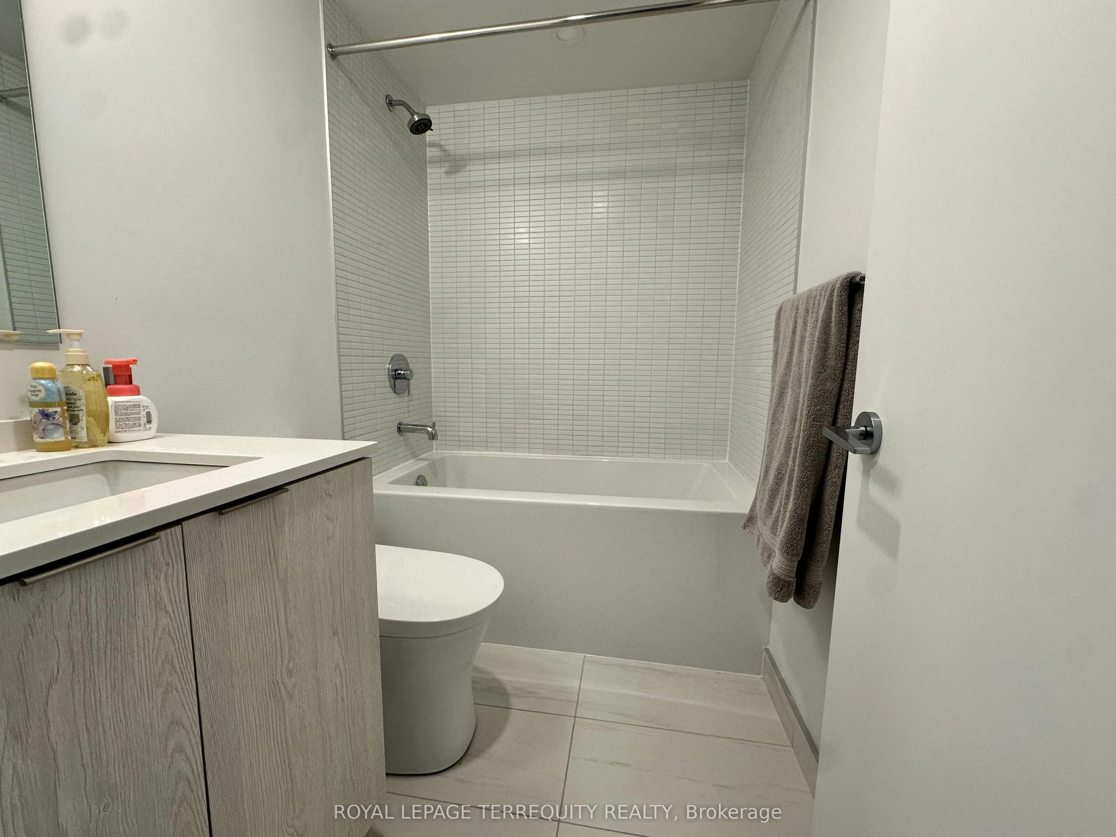 1 Jarvis Street, #812