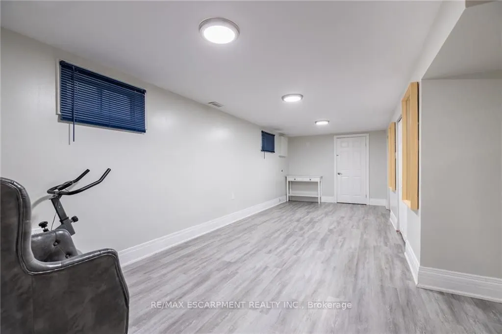 5 Twinoaks Crescent