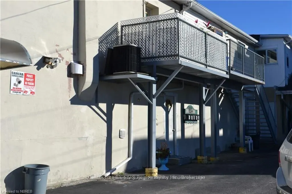 415/423 Main Street E