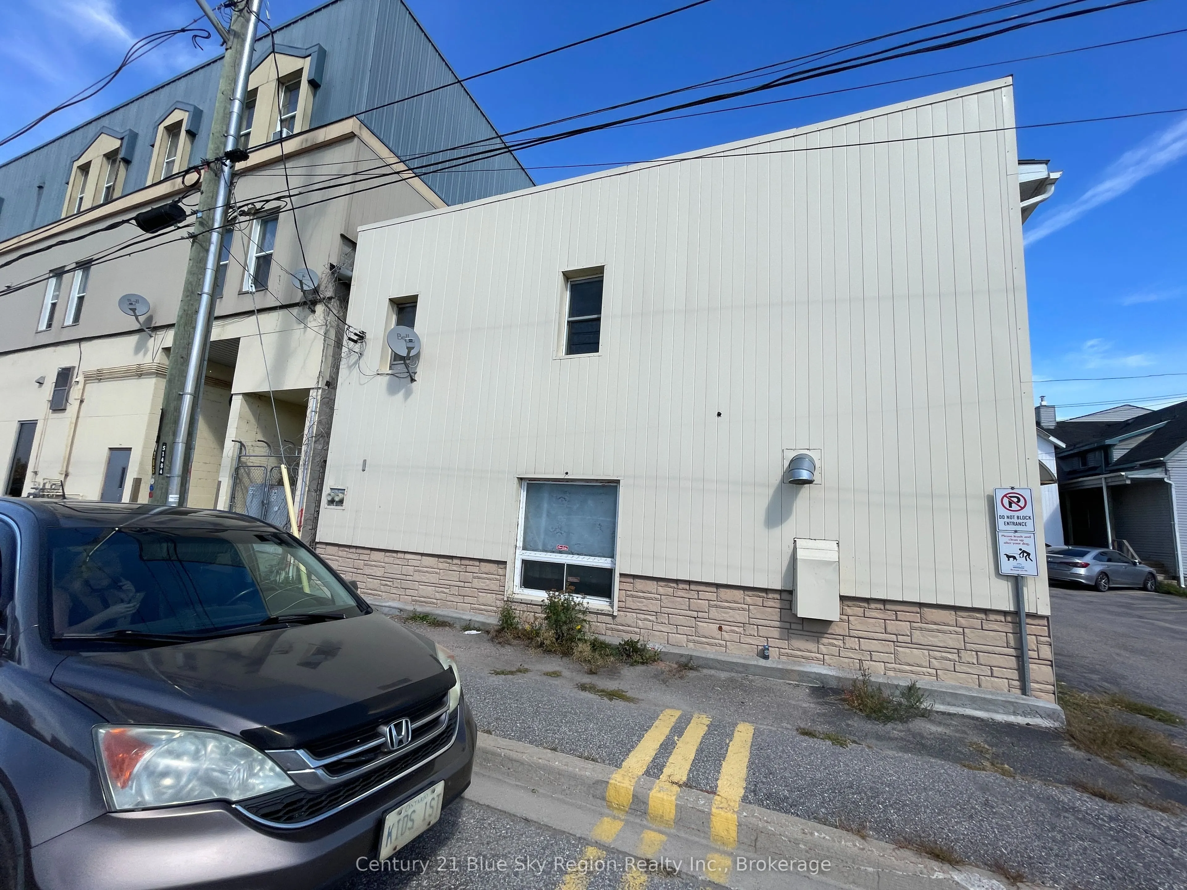 415/423 Main Street E