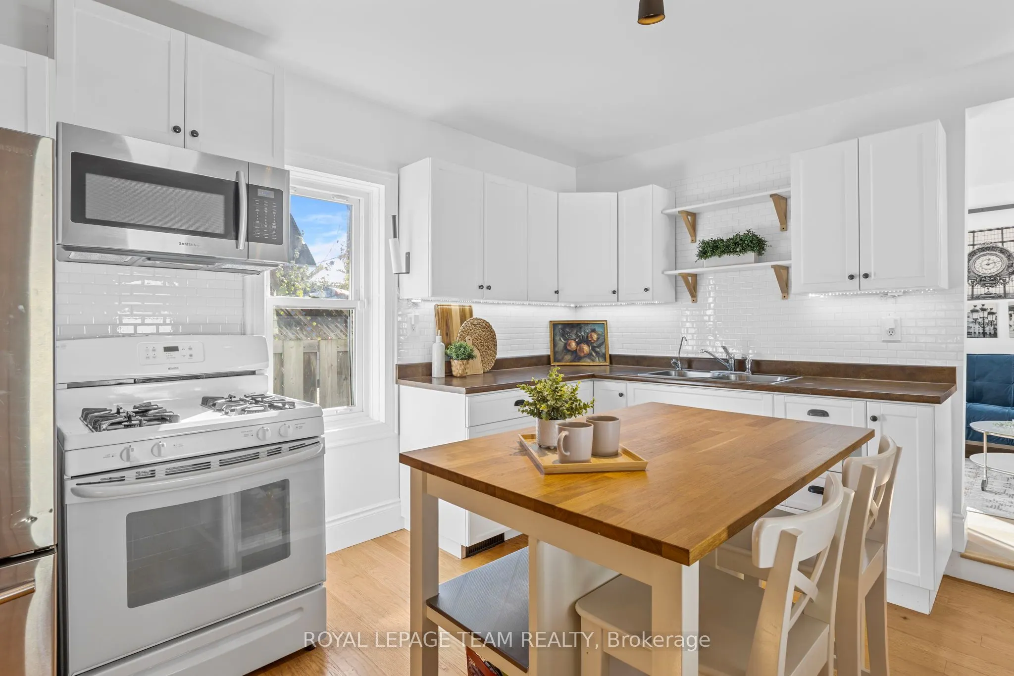 107 Queen Street N
