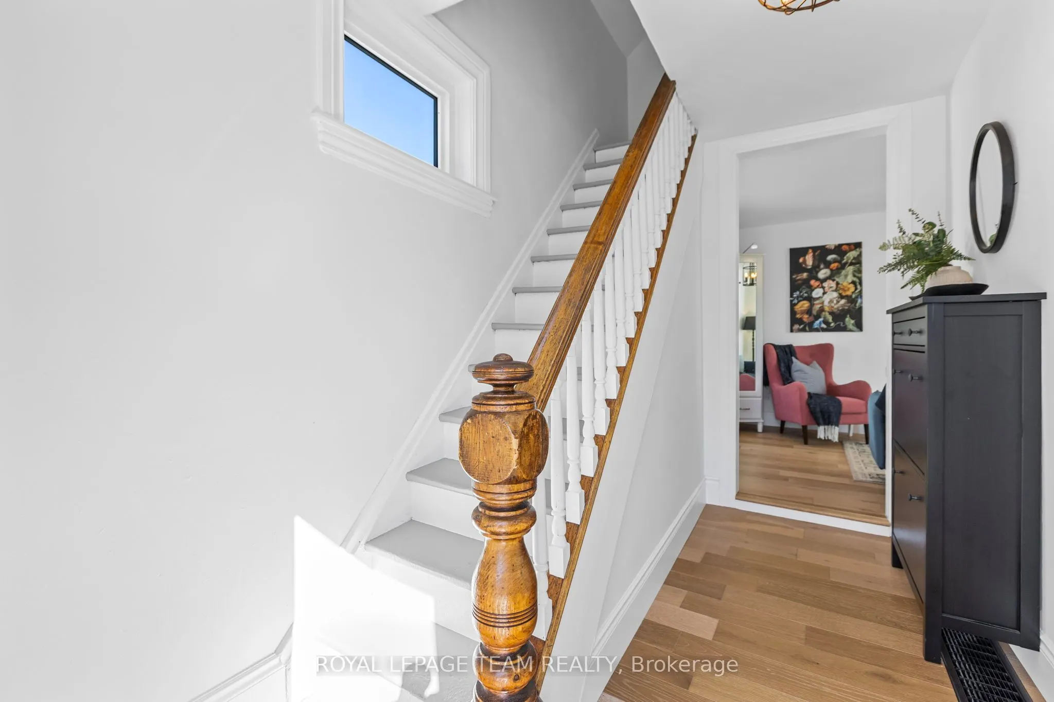 107 Queen Street N