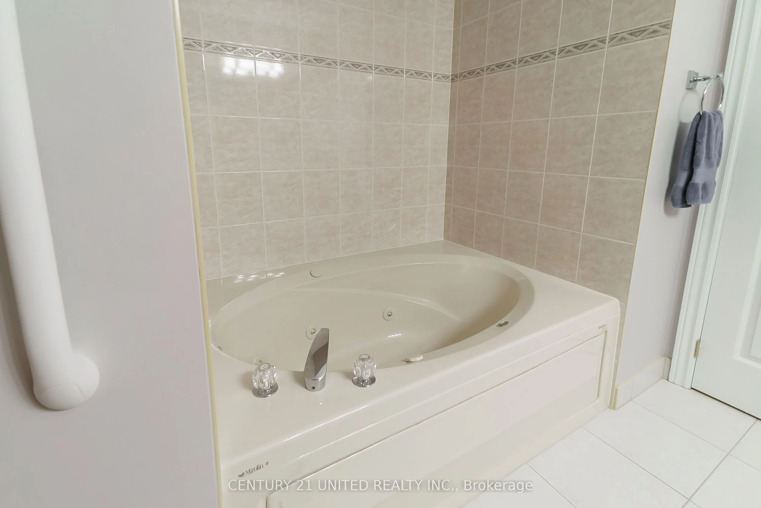 1850 Cherryhill Road, #6