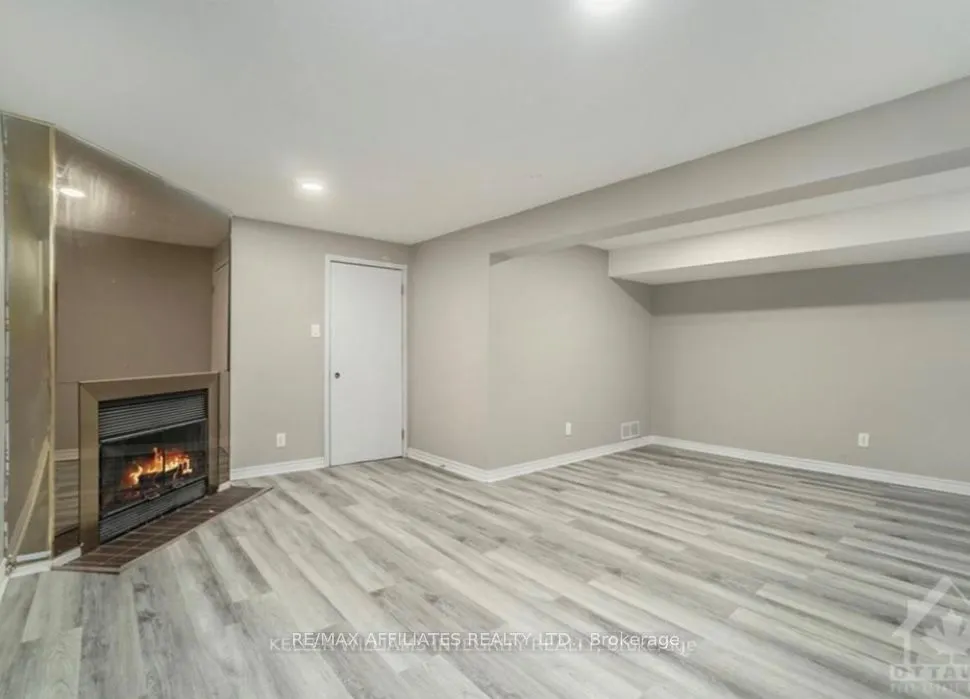 563 LATOUR Crescent