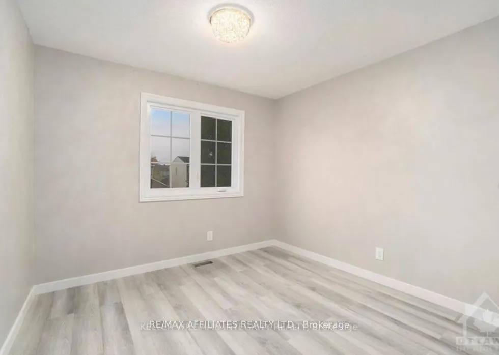 563 LATOUR Crescent