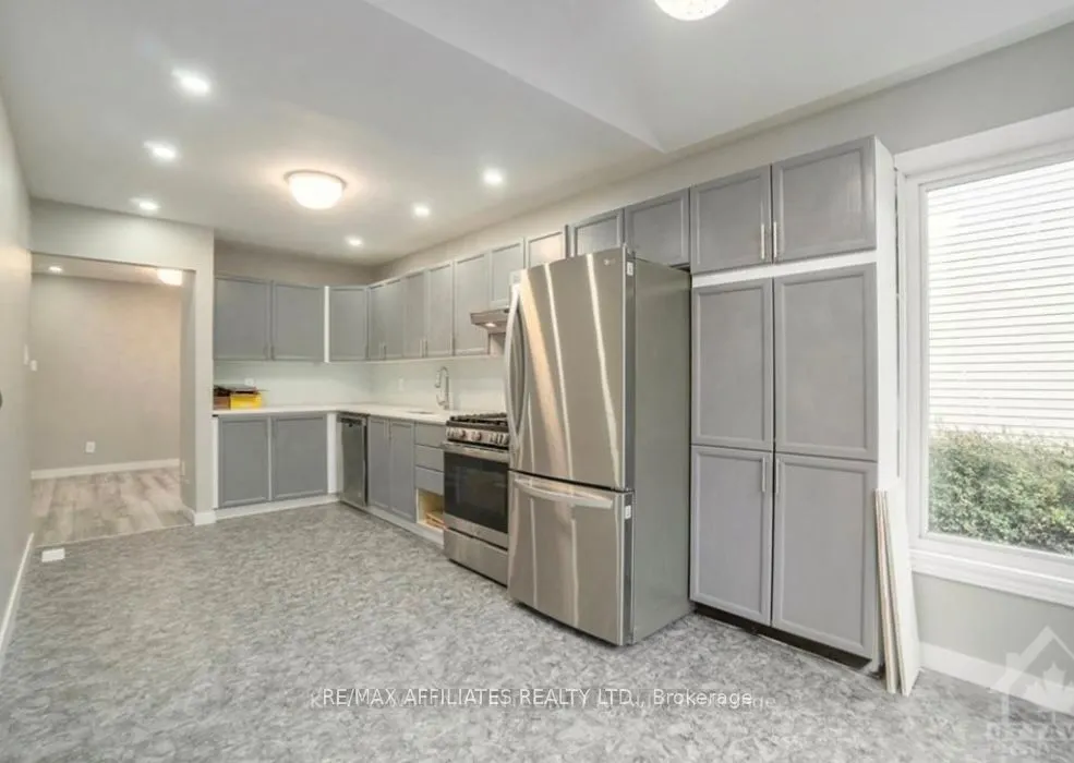 563 LATOUR Crescent