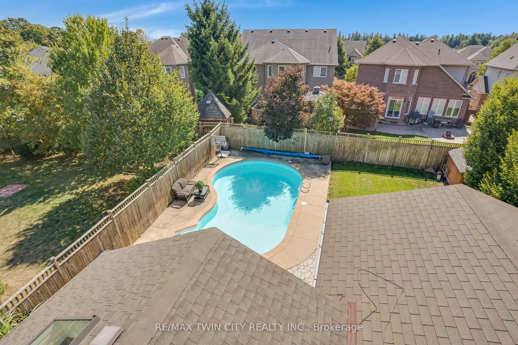 31 Coopershawk Street